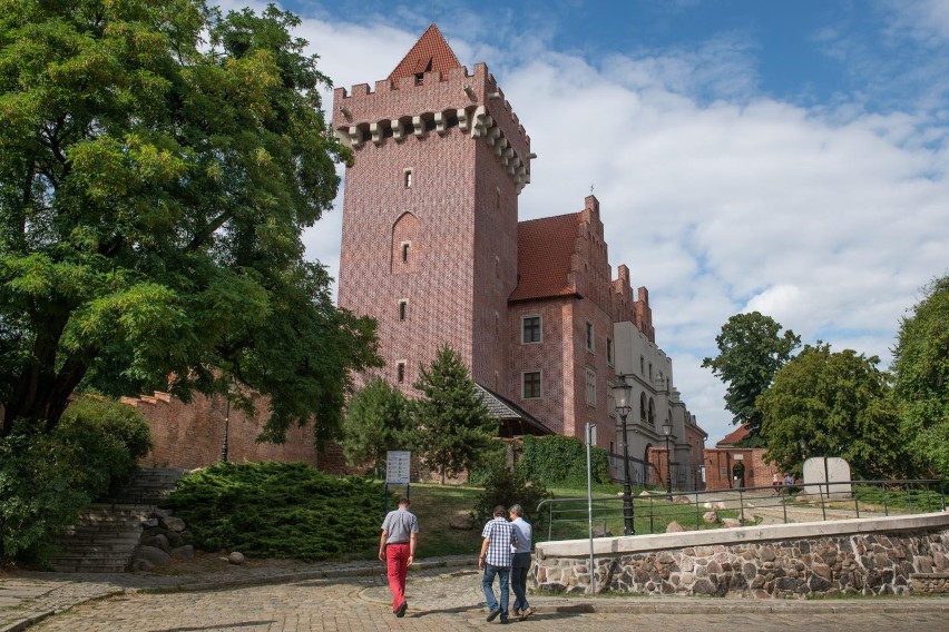 Odbudowany częściowo w latach 1959–1964, następnie...