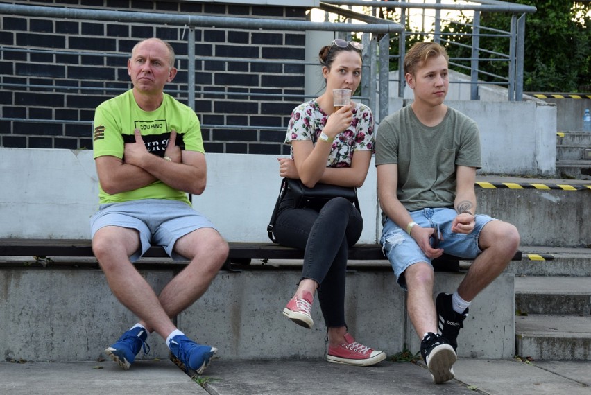 Publiczność amfiteatru w Morzyczynie bawiła się na pierwszej z cyklu letnich imprez MIEDWIE STAND-UP! Wystąpili Zalewski, Chałupka i Kutek