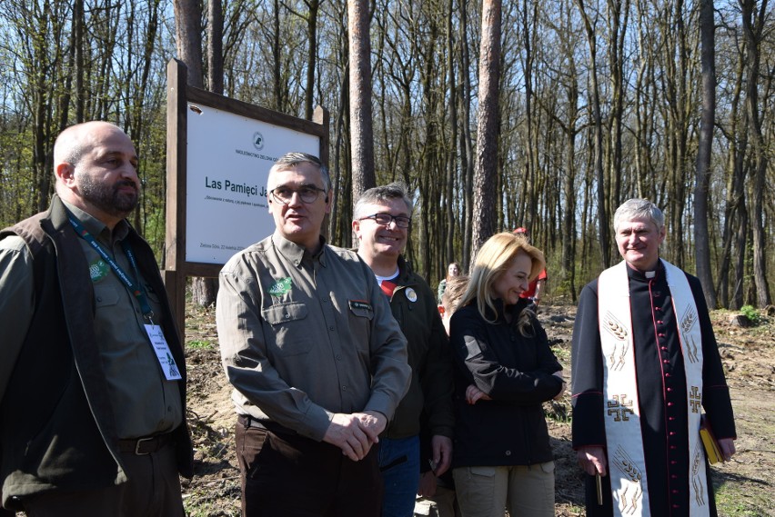 Oficjalnie rozpoczęto sadzenia Lasu Pamięci Jana Pawła II