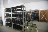 Wojsko wyprzedaje swój sprzęt z magazynu w Gliwicach! Co można nabyć? Odzież, lampy, akcesoria do ogrodu i inne
