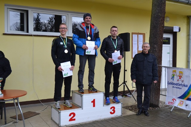 Podium rywalizacji seniorów: Rafał Jurczyński, Robert Figura i Marek Cieśla.