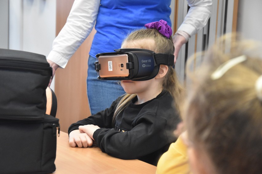 Gogle VR zrobiły furorę wśród dzieci.