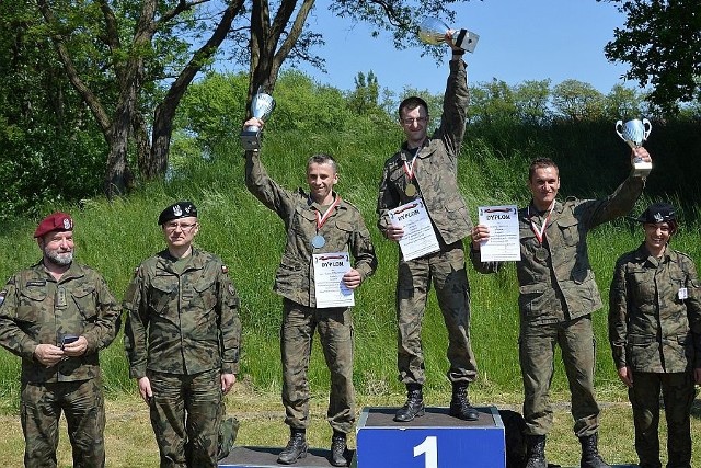 Starszy szeregowy Dominik Gałązka z międzyrzeckiej brygady wygrał zawody sprawnościowe 11. Lubuskiej Dywizji Kawalerii Pancernej.