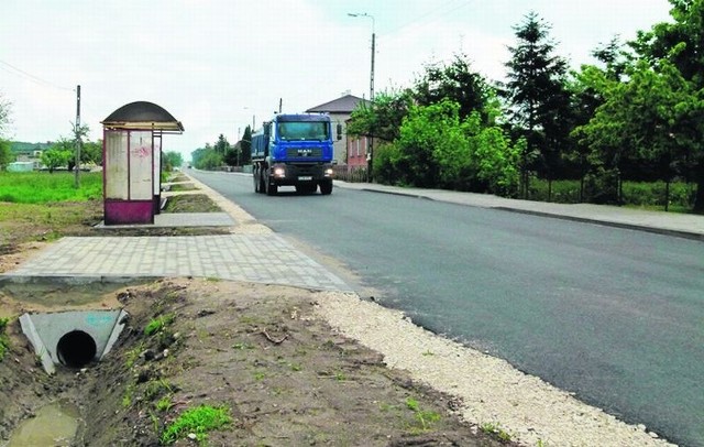 Wschodni fragment biegnącej przez Kalinko drogi wyremontowano wiosną.