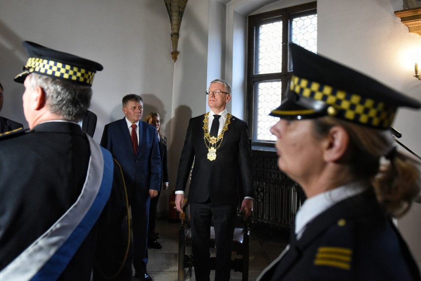 Poznańscy radni nowej kadencji i prezydent Jacek Jaśkowiak...