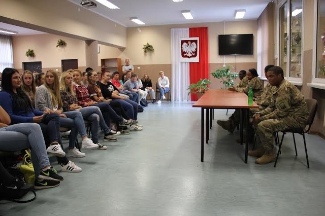 Żołnierze Armii Amerykańskiej z wizytą w Zespole Szkół Licealnych i Zawodowych w Sulęcinie.