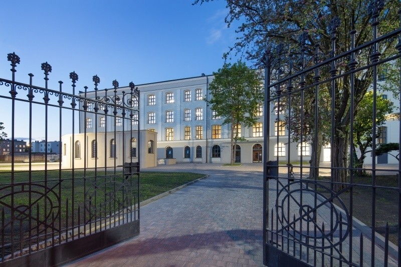 Luksusowe, nowiutkie przestrzenie biurowe w zrewitalizowanej XIX-wiecznej fabryce w Łodzi przy ul. Dowborczyków