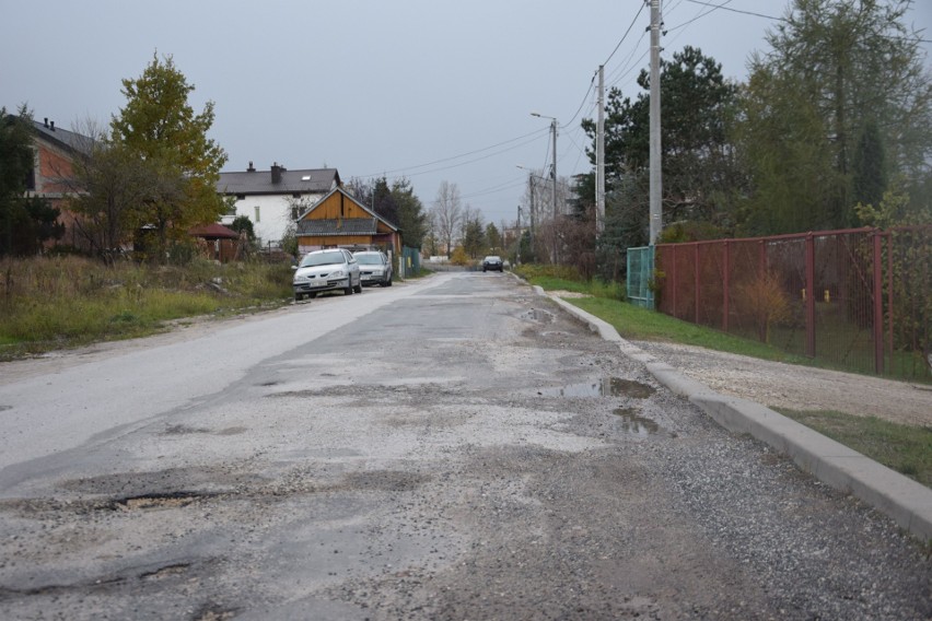 Ulica Piaseczny Dół w Kielcach ma fatalną nawierzchnię....