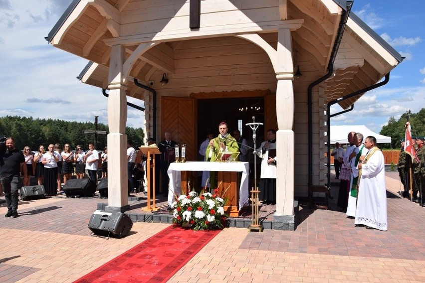 Brzeźnica. W Świętym Miejscu poświęcono kaplicę. Była nawet salwa honorowa (zdjęcia)