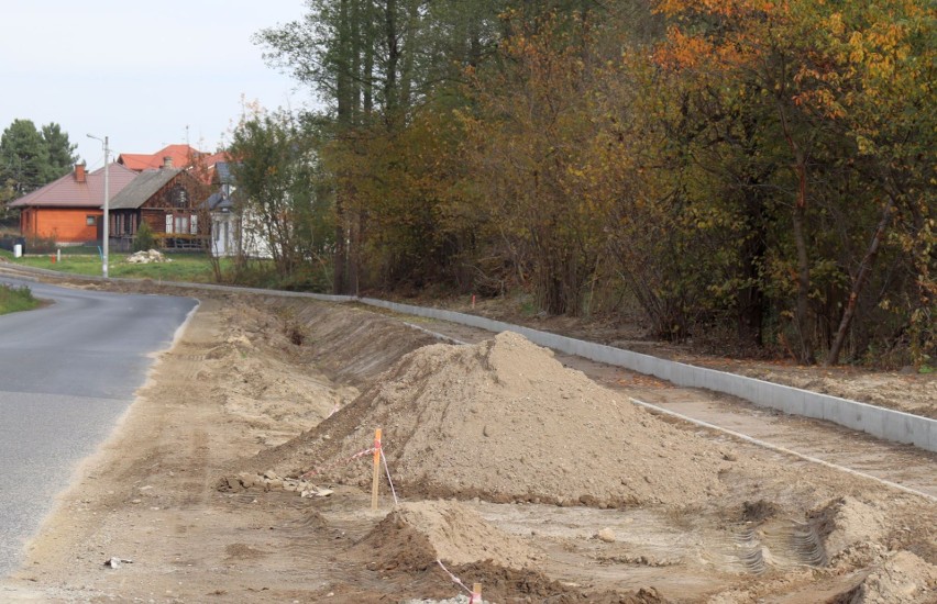 Dobiegają końca budowy czterech dróg w powiecie radomskim.