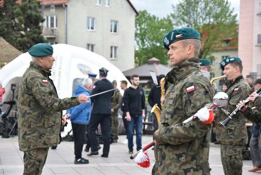 Piknik wojskowy w Malborku. Pokaz sprzętu militarnego, występy artystyczne i promocja nowej formy służby 