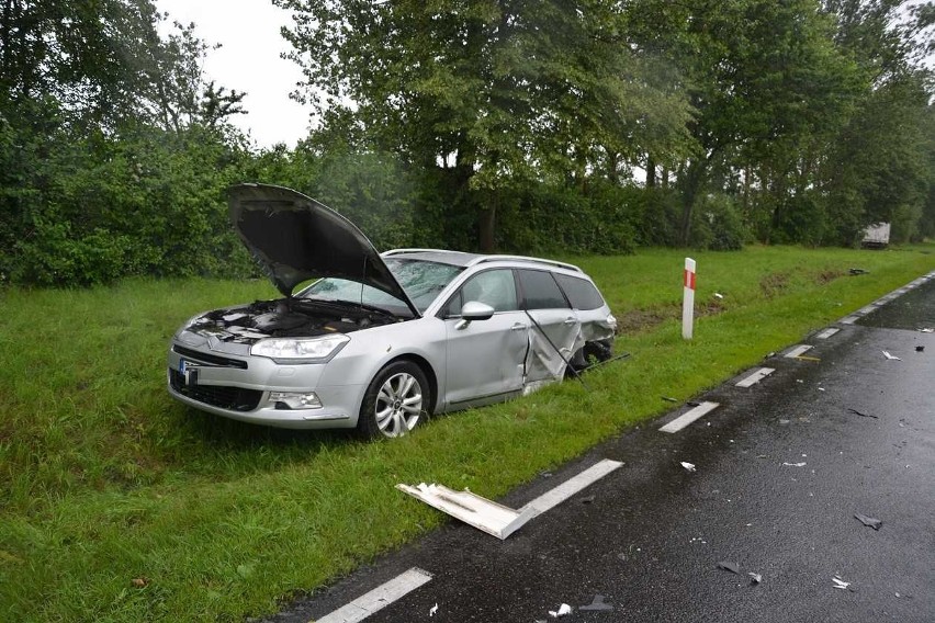 Śmiertelny wypadek pod Stargardem. Zginął 61-letni kierowca renaulta 