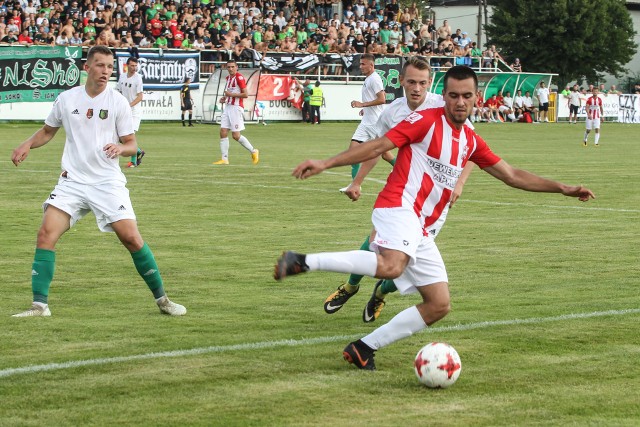 W poprzednim sezonie Stal Stalowa Wola podejmowała Resovię w Boguchwale w 2. kolejce. Tamten mecz wygrała „Stalówka” 2:1