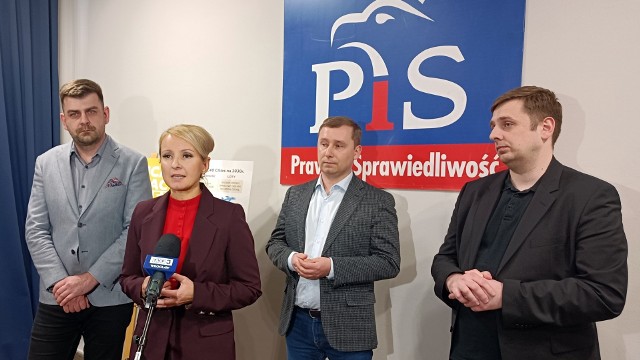 Członkowie PiS zwracają uwagę na polityczne konotacje Trzaskowsiego i Sutryka, co może mieć znaczenie we wprowadzaniu postulatów z C40 w mieście.