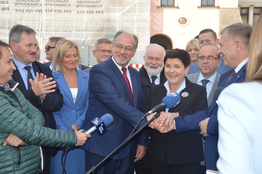 Wybory samorządowe 2018. Wicepremier Beata Szydło spotkała się z tarnowianami na Rynku [ZDJĘCIA]