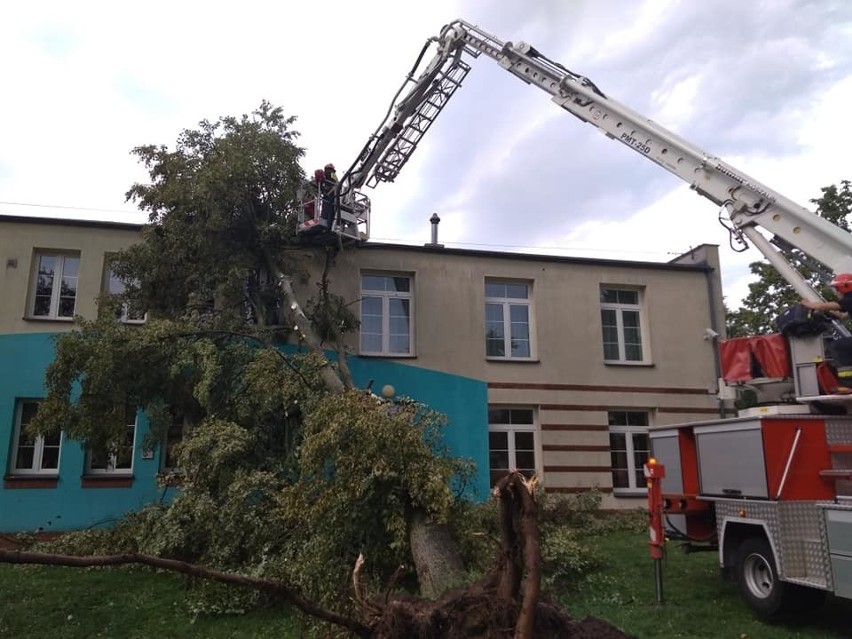 W trakcie burz w woj. podlaskim 14.08.2018 strażacy...