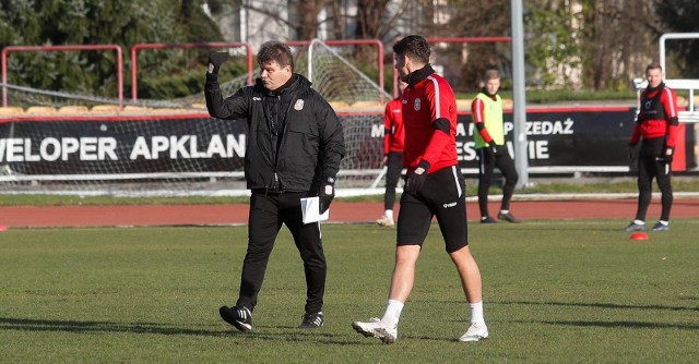 25.11.2020 rzeszow  radoslaw mroczkowski nowy trener resovia rzeszow pierwszy trening na stadionie resovii fot krzysztof kapica