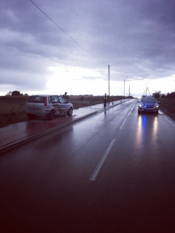 Czyżew. Ford zderzył się z Peugeotem na skrzyżowaniu. Trzy osoby ranne, w tym dzieci [ZDJĘCIA]