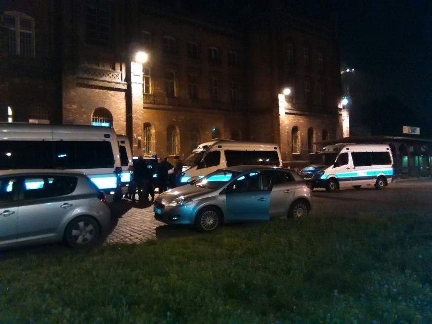 Zamieszki we Wrocławiu: 7 kiboli Lecha zatrzymano po meczu ze Śląskiem. Policja użyła broni