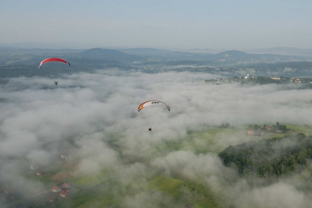 Paralotnie nad Skawiną to częsty widok. Wiele osób zazdrości lotnikom widoków i wrażeń