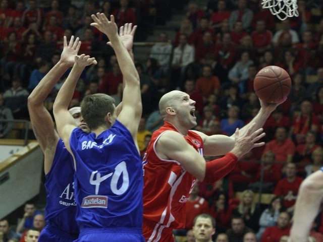 Koszykarze Energi Czarnych Słupsk po dobrym meczu pokonali Anwil Włocławek 82:64.