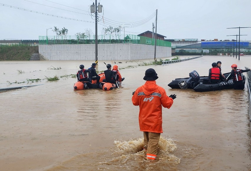 Korea Południowa zmaga się z powodziami. Rośnie liczba ofiar