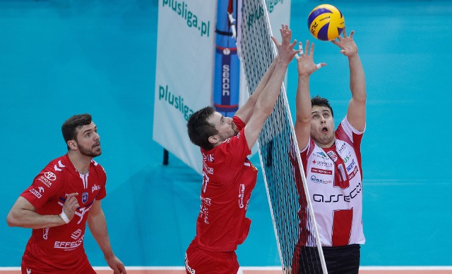 Asseco Resovia pokonała Effector Kielce 3:1 (25:17, 25:14, 20:25, 25:15).Zobacz także: Effector pokonany 3:1. Asseco Resovia już w play-off [RELACJA]