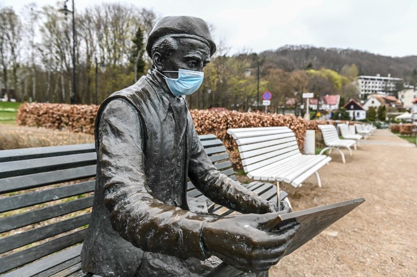 Zbiór przepisów związanych z epidemią bywa absurdalny. Jak...