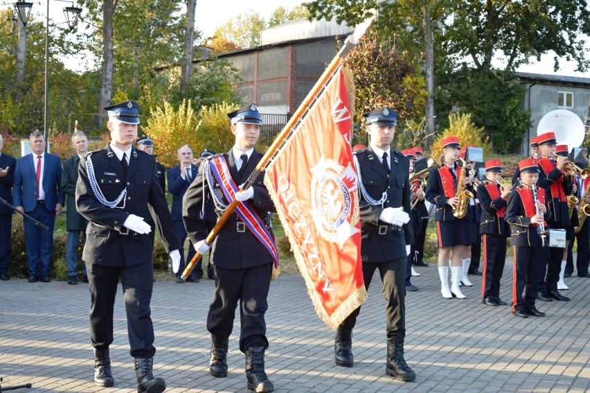 Strażacy z Czarnej Dabrówki ochotnicy mają swój sztandar