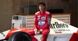 Gratka dla fanów F1! Nowy serial Netflix „Senna” i Gabriel Leone w roli Ayrtona Senny. Zobacz zdjęcia z planu i zwiastun