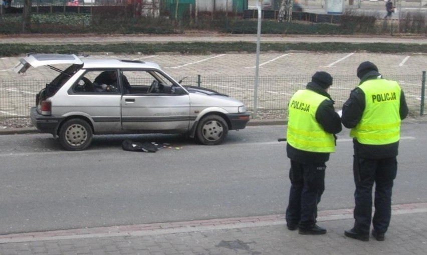 Poznań: Płonął samochód z bezdomnym mężczyzną w środku