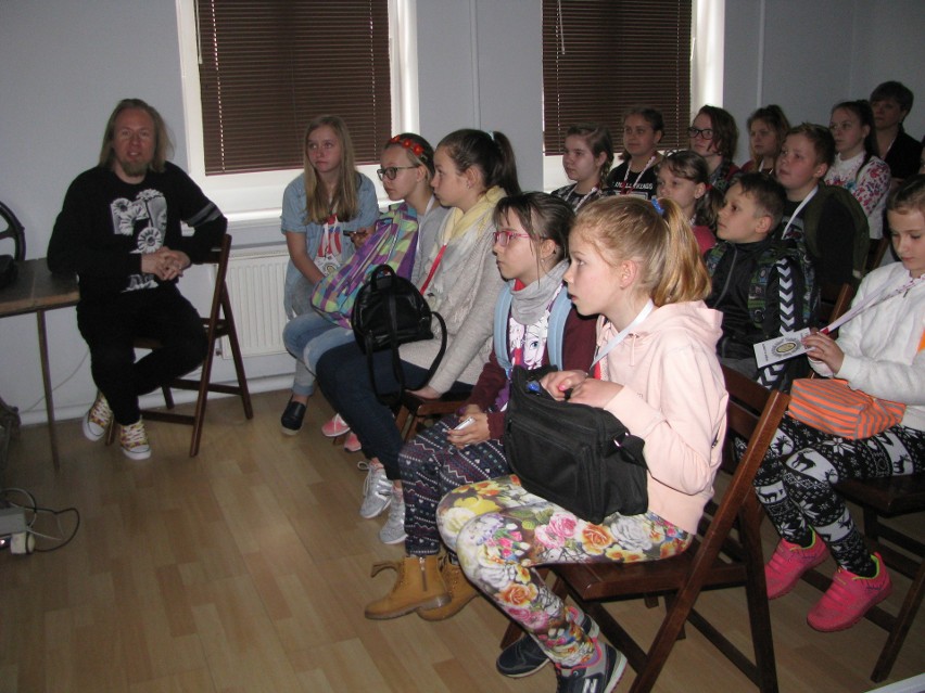 Dzieci odwiedziły Izbę Regionalną w Świeciu gdzie poznały...