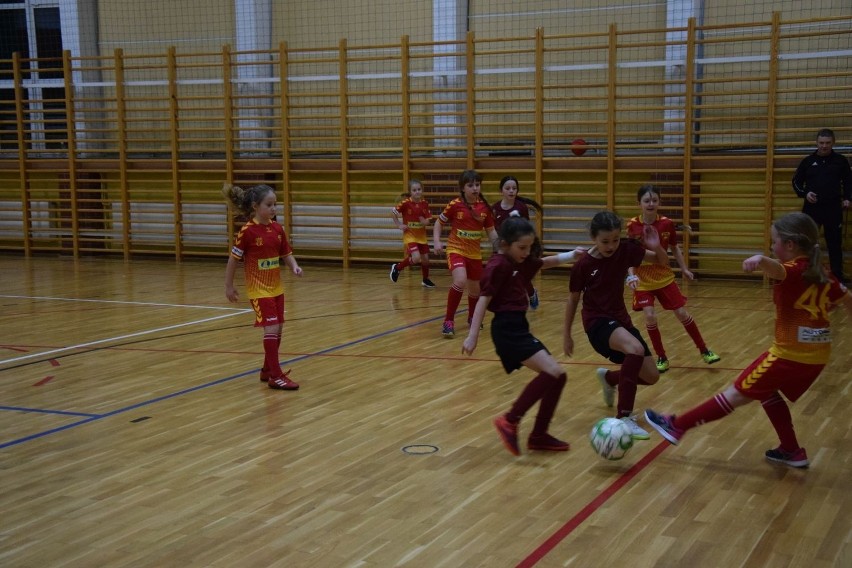 Futbolistki rywalizowały w mini turnieju orliczek w Bodzentynie. Były to miejscowa Łysica, KKP Korona i KSP Kielce. Zobacz zdjęcia