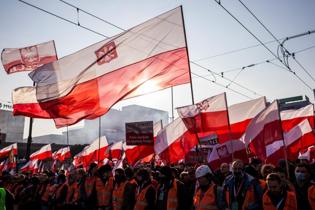 Zeszłoroczna edycja Marszu Niepodległości w Warszawie. Według Roberta Bąkiewicza uczestniczyło w nim 150 tys. Polaków.