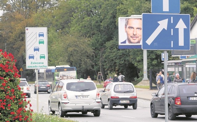 W Szczecinie jest kilka miejsc, gdzie jazda na „suwak” jest sugerowana, m.in. na ulicy Obotryckiej w kierunku Polic. Resort zapowiada zakończenie prac nad tymi przepisami w czwartym kwartale 2018 roku.