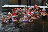 Tak "Morsiki" w Łagowie zażywały zimnej kąpieli. Było już czuć święta! Zobacz zdjęcia