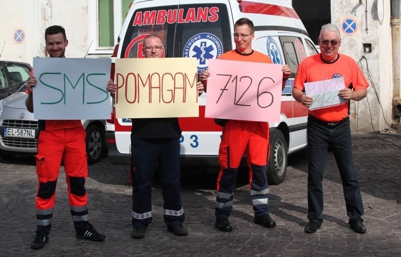 Ratownicy medyczni oblali się wodą w ramach akcji Ice Bucket Challenge [FILM, zdjęcia]