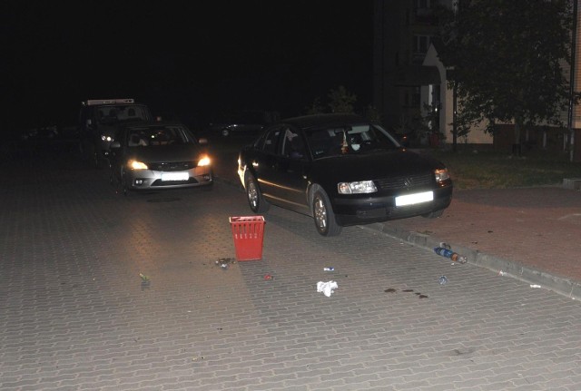 Pijany 25-latek rzucił śmietnikiem w zaparkowanego volkswagena