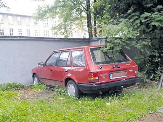 Z auta czuć fetor. Wokół często leży zgniłe jedzenie.