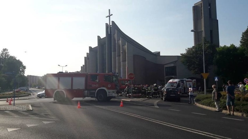 Wypadek na skrzyżowaniu ulic Śniadeckiego i 1000-lecia w...