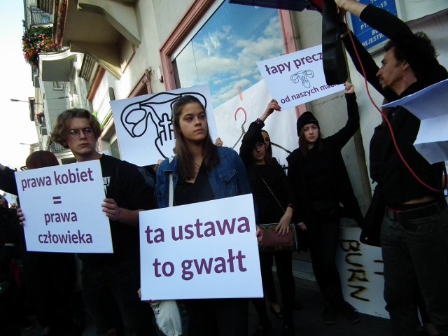 Protest przeciwko zaostrzeniu ustawy antyaborcyjnej w Poznaniu w kwietniu