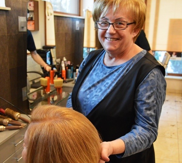 Elżbieta Kapuśniak podkreśla, że fryzjerka musi mieć chęć do nauki