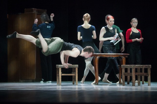 Punktem finałowym dwugodzinnego pokazu w Teatrze Muzycznym będzie sceniczna realizacja nagrodzonego Oscarem filmu "Tango" Zbigniewa Rybczyńskiego. Jej autorem jest Artur Żymełka