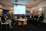 Rabin, pastor, muzułmański imam oraz ksiądz katolicki i prawosławny przy jednym stole