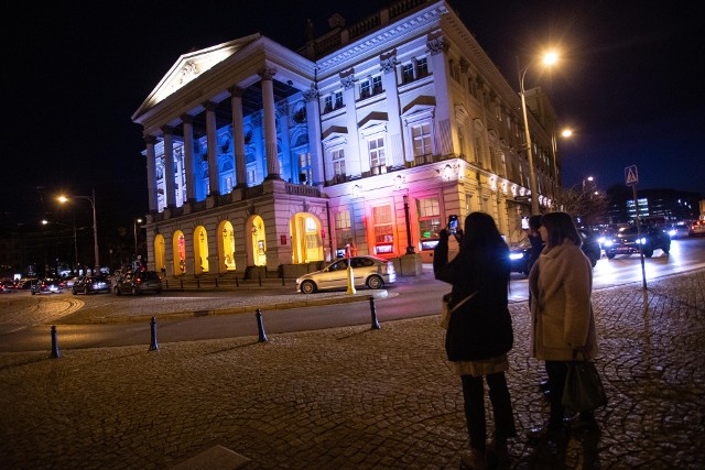 18 marca w Operze Wrocławskiej odbył sie koncert "Śpiewamy dla Ukrainy". Artyści zaśpiewali najpierw po polsku, potem po ukraińsku