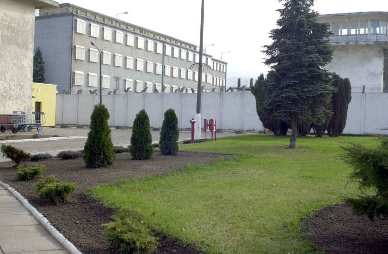 Wracają widzenia w polskich więzieniach i aresztach śledczych. Po ponad rocznej przerwie wywołanej pandemią bliscy odwiedzą osadzonych