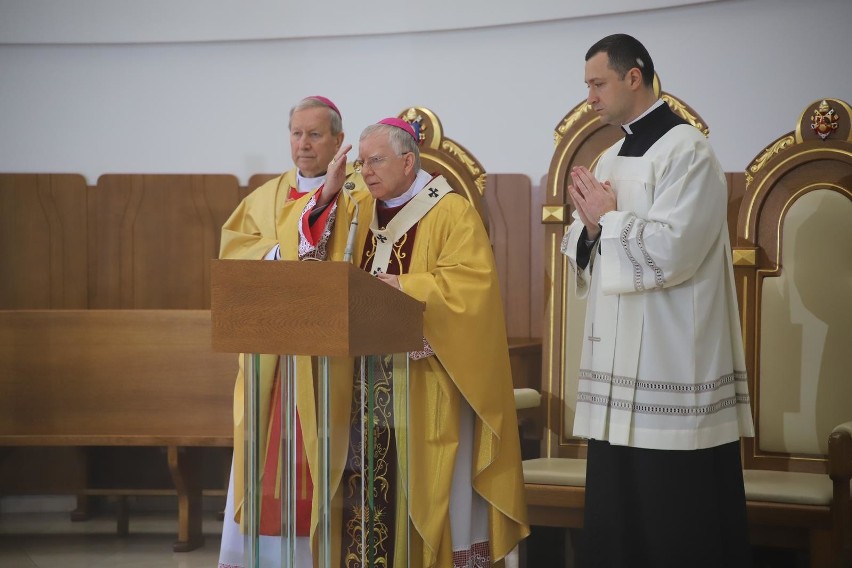 Arcybiskup Marek Jędraszewski w Łagiewnikach: To co się dzieje, dotyka nas wszystkich. Wiele udało się nam w walce z koronawirusem osiągnąć 