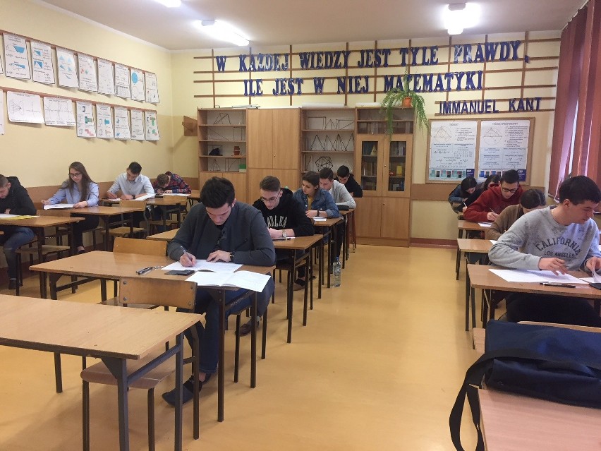 Matura próbna 2018 z matematyki w Zespole Szkół Ponadgimnazjalnych numer 1 w Jędrzejowie 