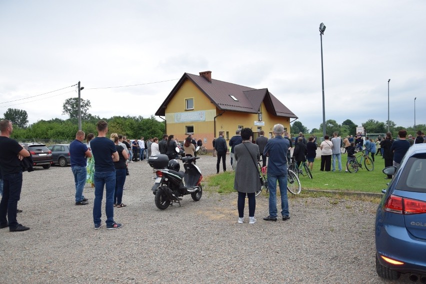 Mieszkańcy Jeziorzan na zebraniu wiejskim ustalili, że...