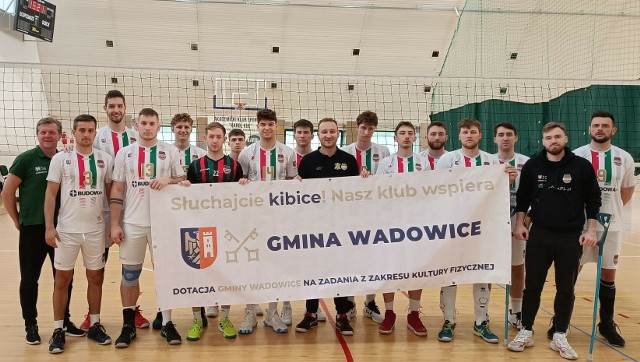 Siatkarze MKS Skawy Wadowice walczyli w Lublinie o wejście do II ligi. Po zaciętych meczach musieli uznać wyższość rywali